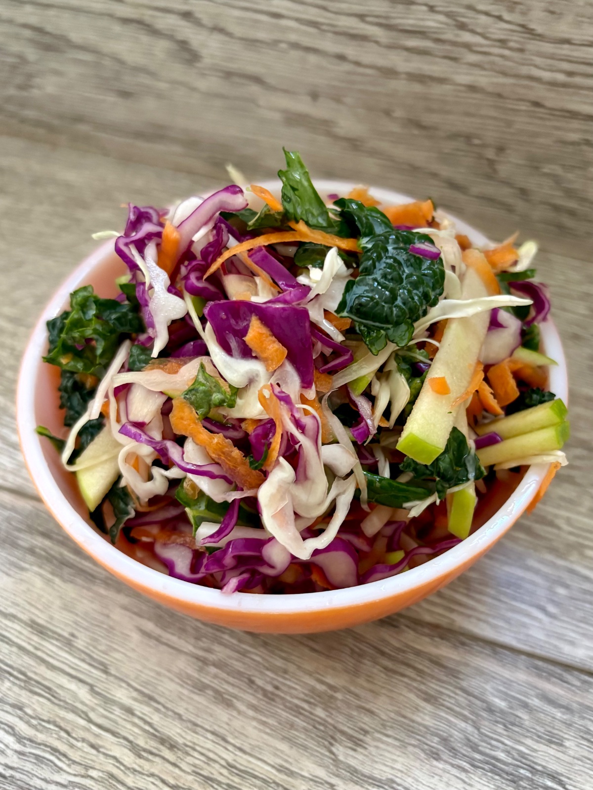 cronchy kale & cabbage salad with green apples
